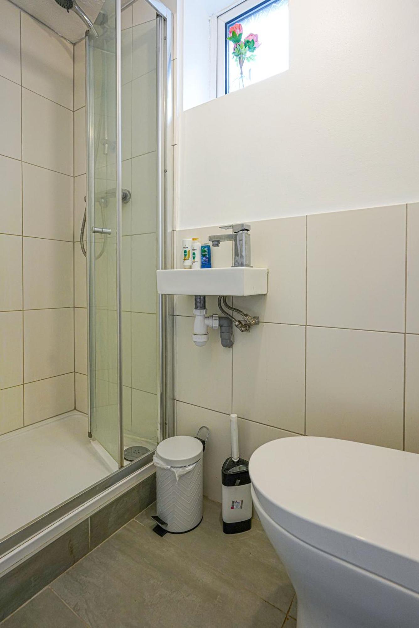 Modern Freshly Refurbed Home Luton Luton  Kültér fotó
