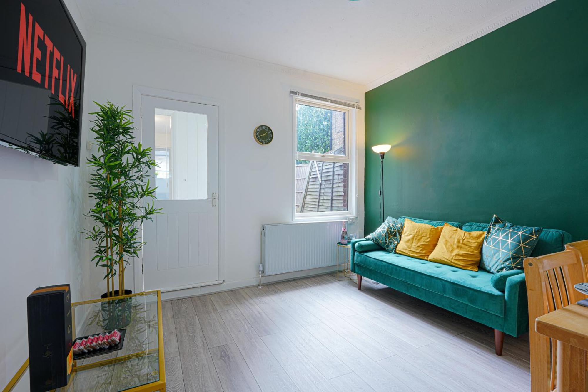 Modern Freshly Refurbed Home Luton Luton  Kültér fotó